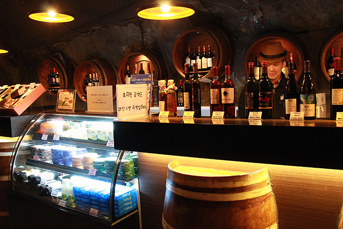 Some 170 different wines and cheeses, all made in Korea, are sold at the Wine Cave, a wine bar inside the Gwangmyeong Cave.